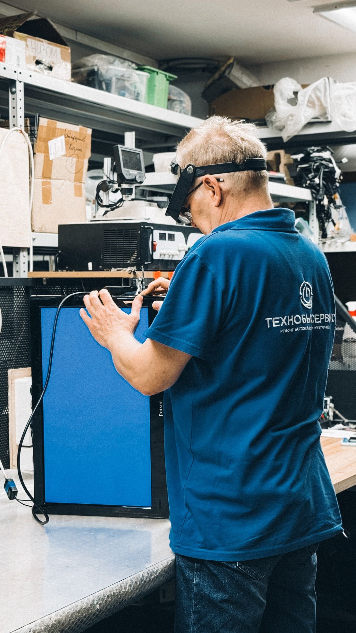 Computer hardware and workplace technology